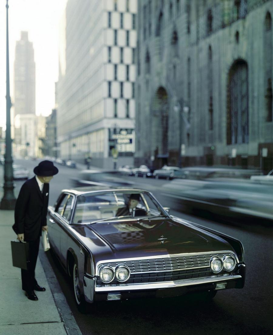  Lincoln Continental Sedan (53A) 1962 года  (фото 11 из 16)